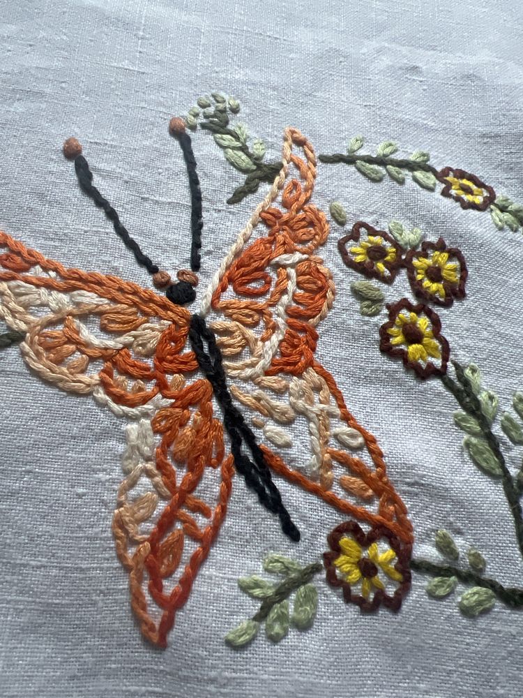 Obrus recznie haftowany motyle rekodzielo do kolekcji