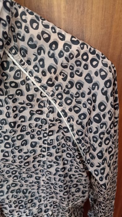 Casaco guarda vento animal print NafNaf 38