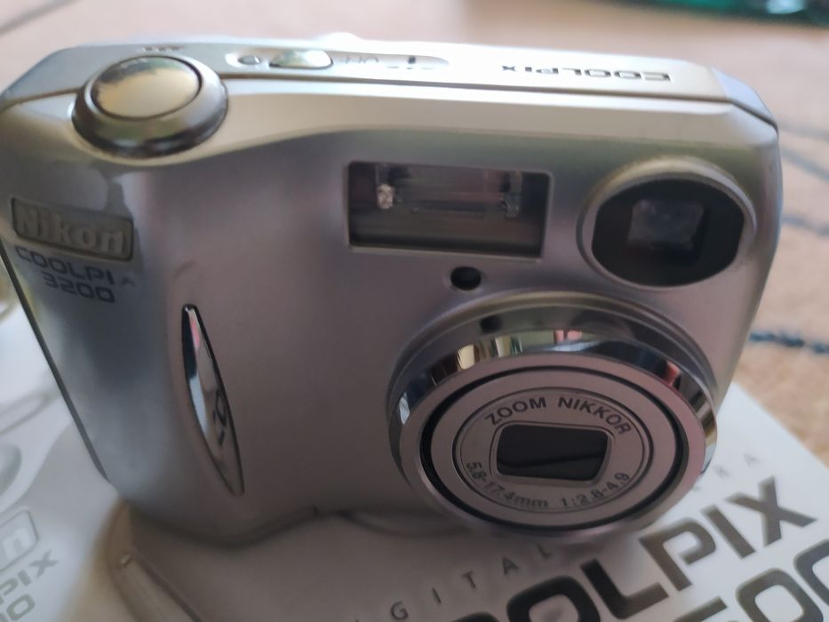 Цифровий фотоапарат Nikon colpix