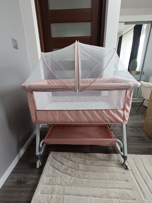 Nowe różowe łóżeczko bujak kołyska turystyczne dostawka na kółkach