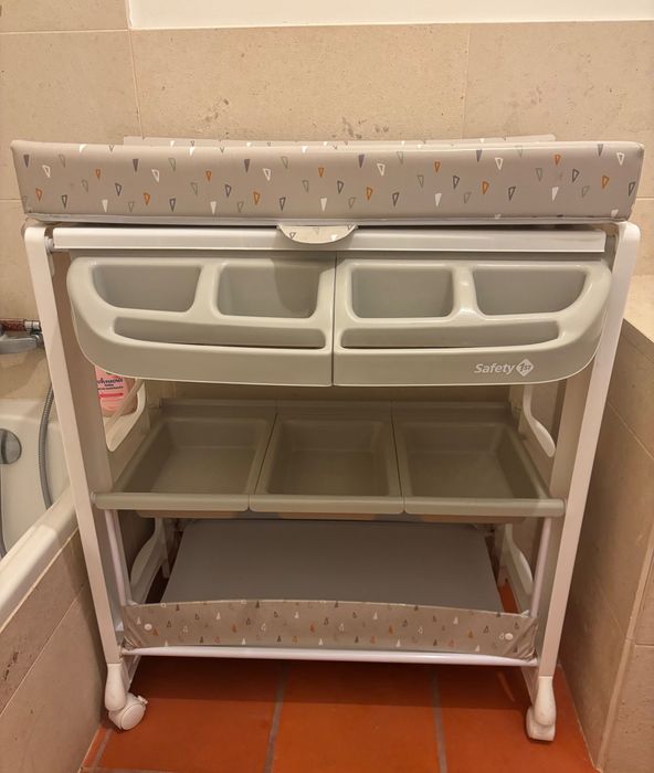 Banheira de bebé em muito bom estado.