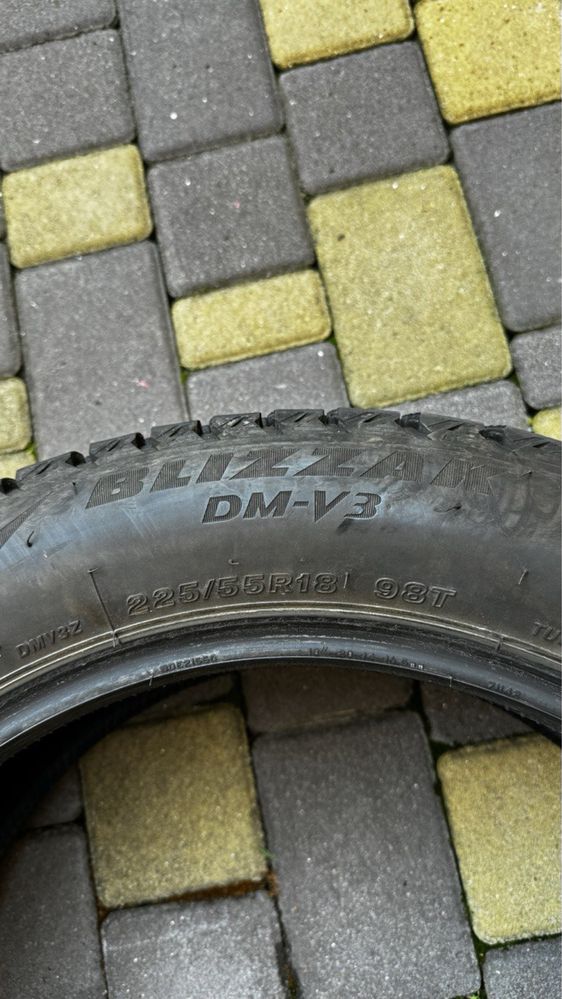 Резина зима Bridgestone Blizzak DM-V3 225/55 R18 98T