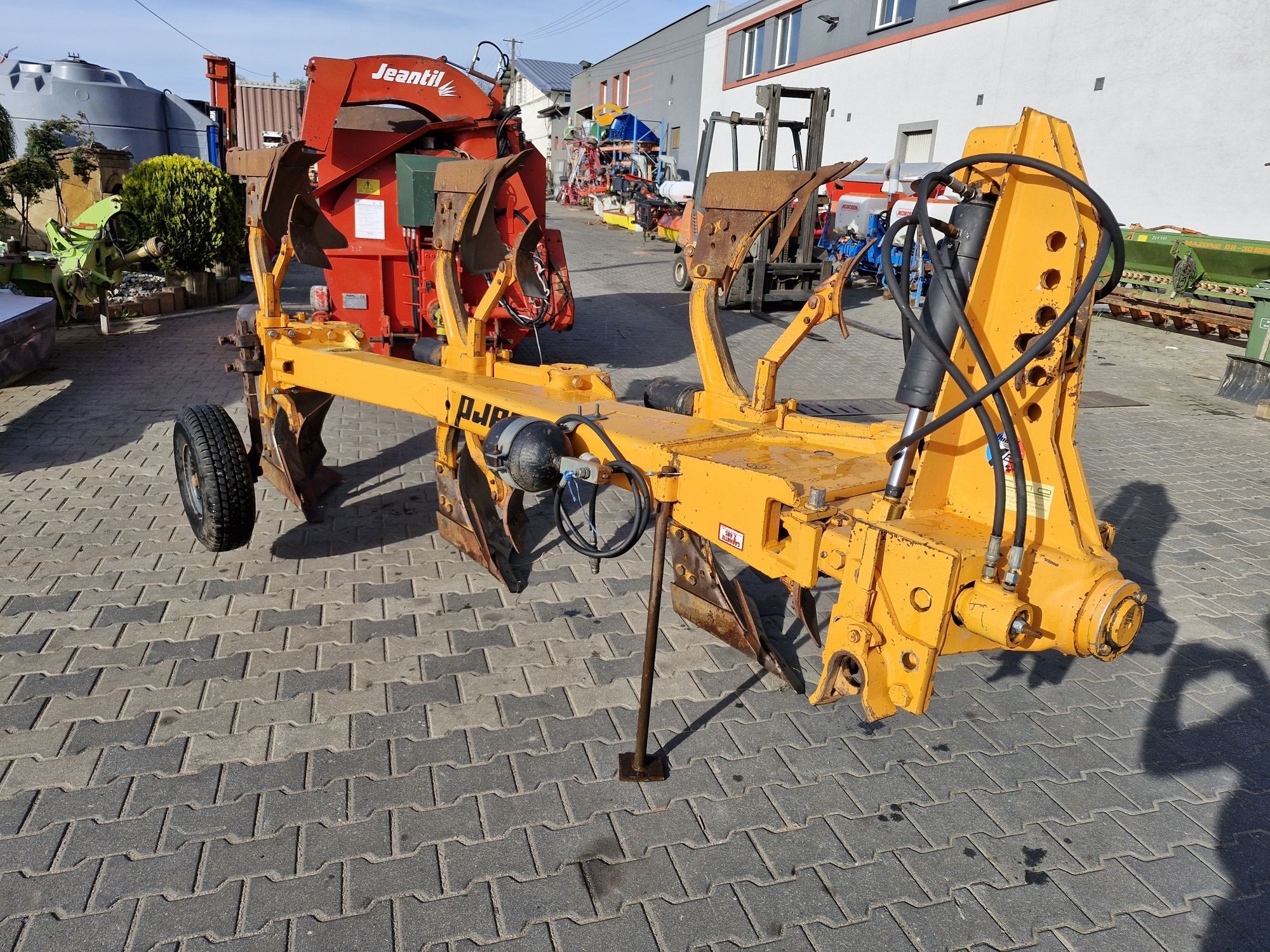Pług obrotowy Huard 370 3-skibowy Zabezpieczenia hydrauliczne