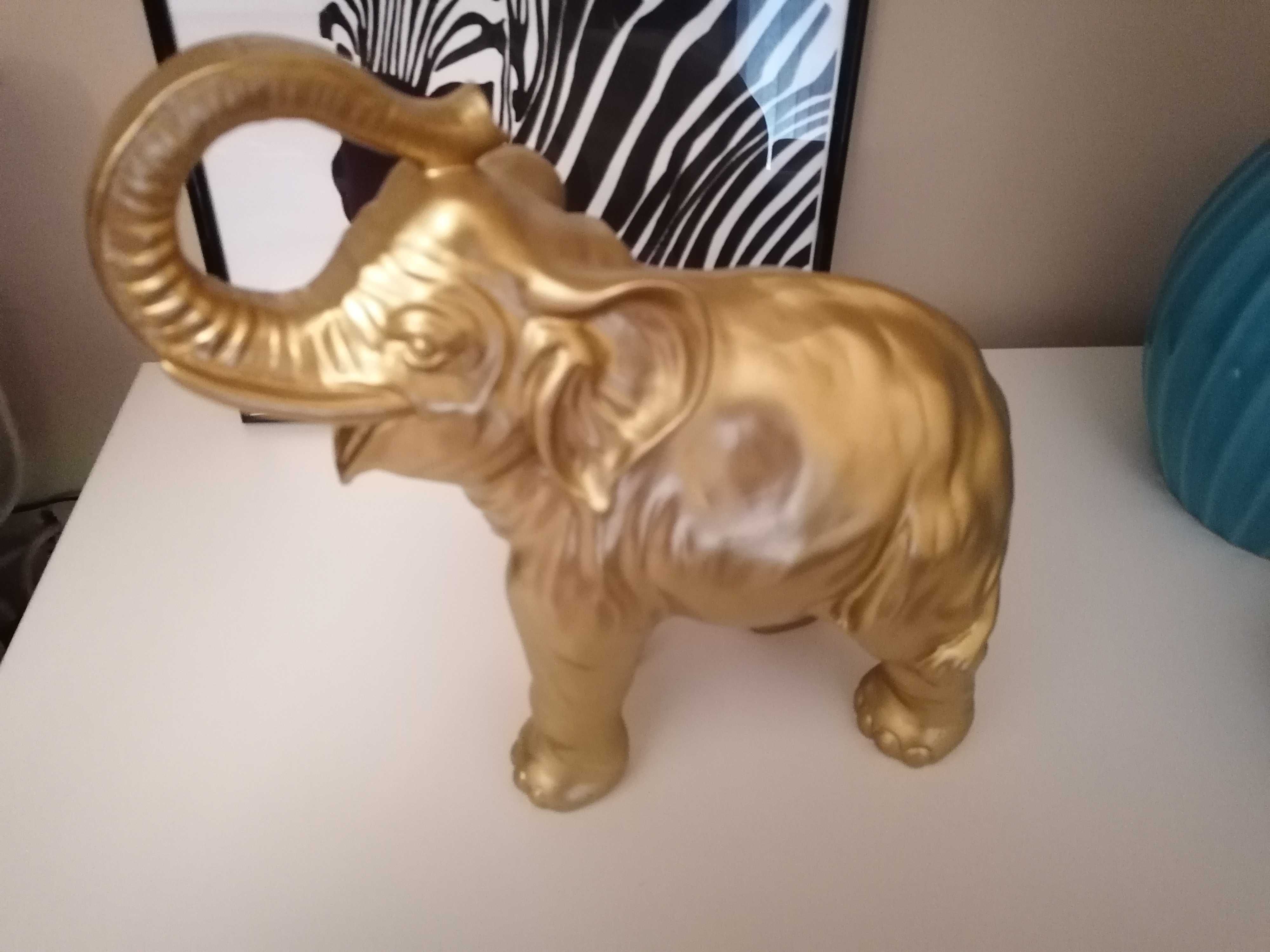 Decoração elefante dourado