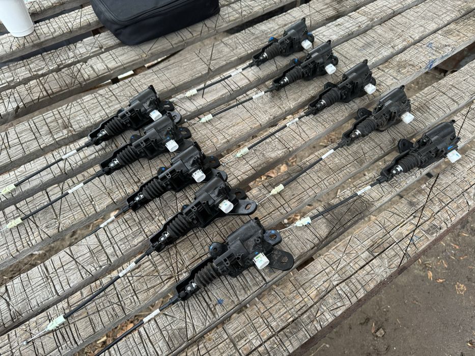 Tesla Model Y актуатор капота привод замка капота оригинал разборка