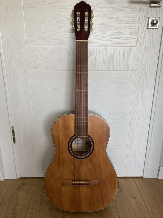 Продам класичну гітару trembita