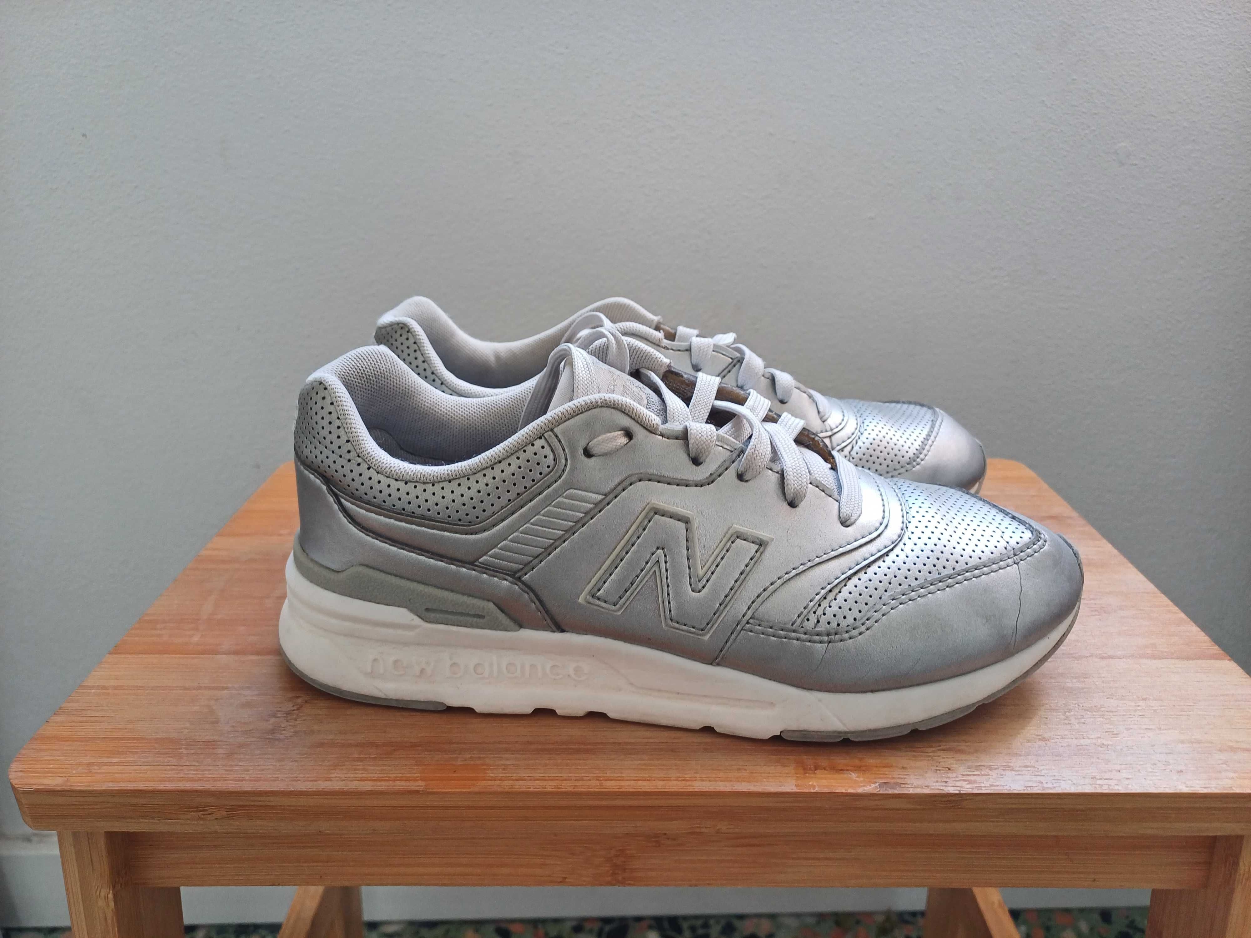 Ténis New Balance 997H prateado