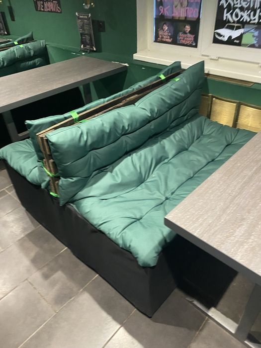 Диванчики і столи