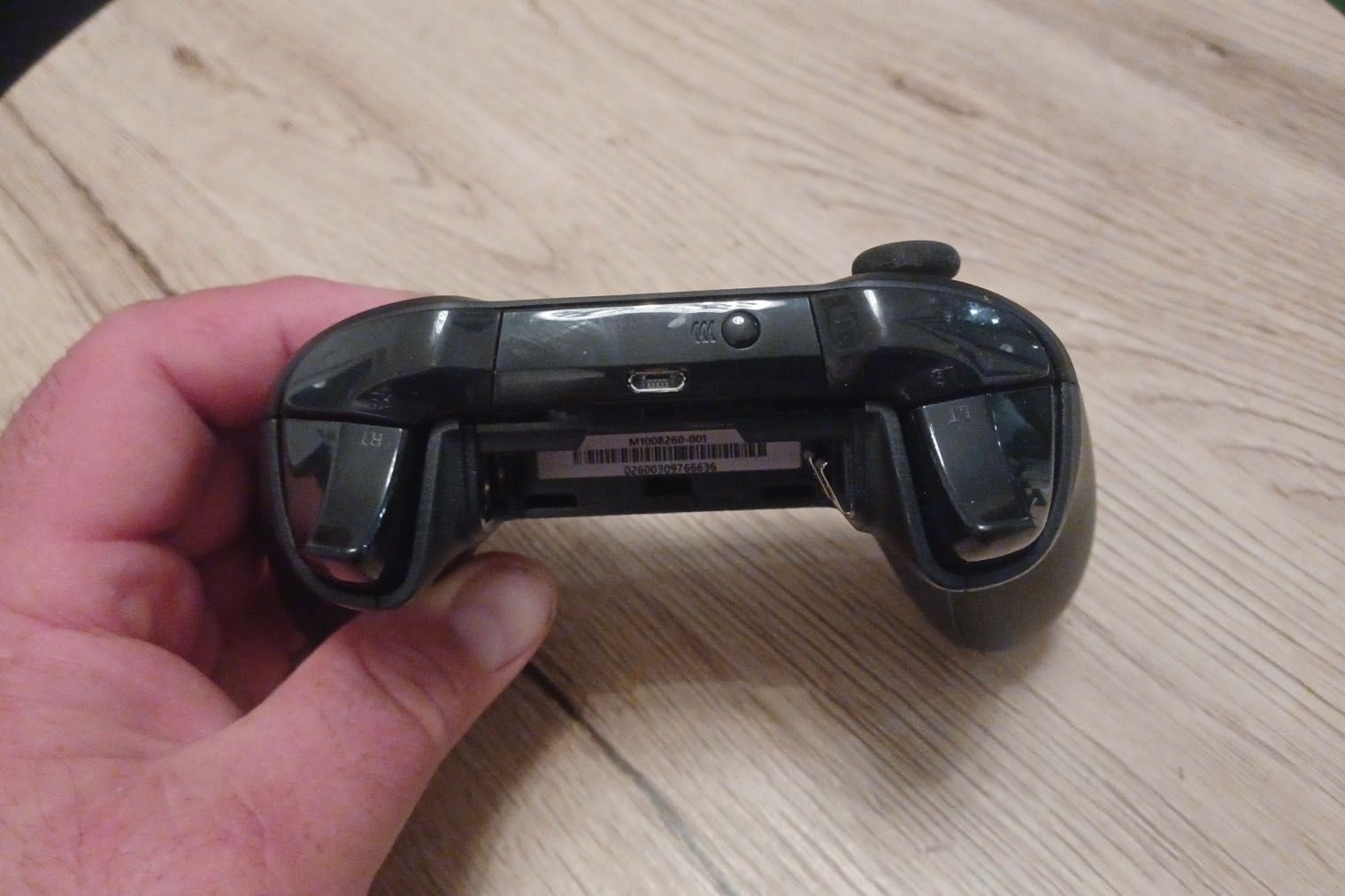 Oryginalny bezprzewodowy Pad Xbox One model 1708