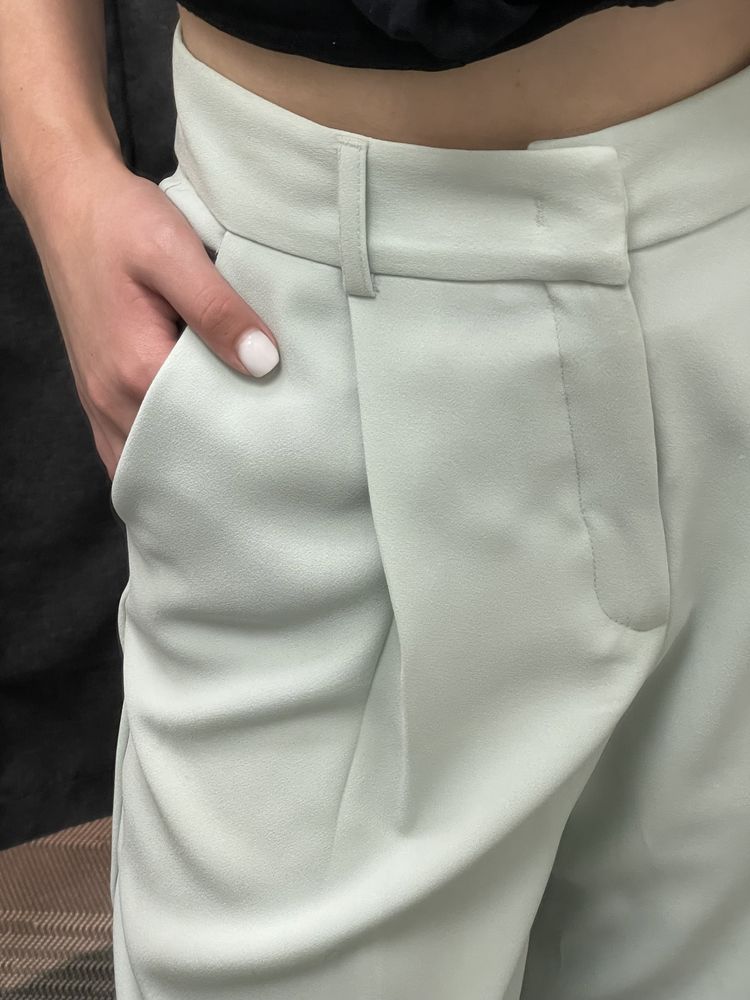 Класичні брюки для жінок