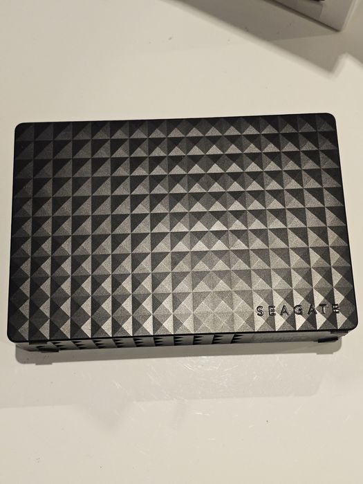 2 Seagate Expansion External 4 TB Drives64297517544578121