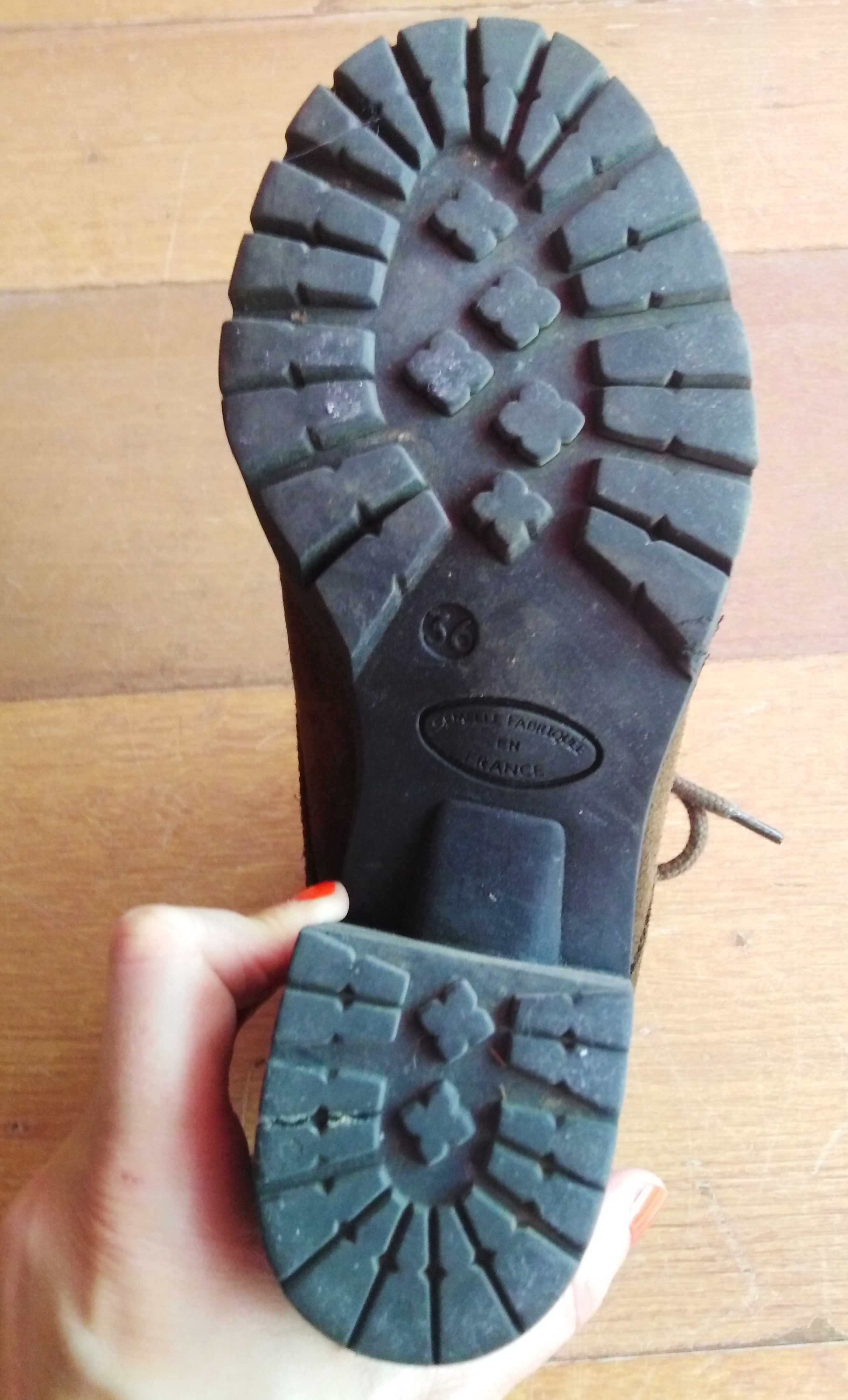Botins verde musgo em pele