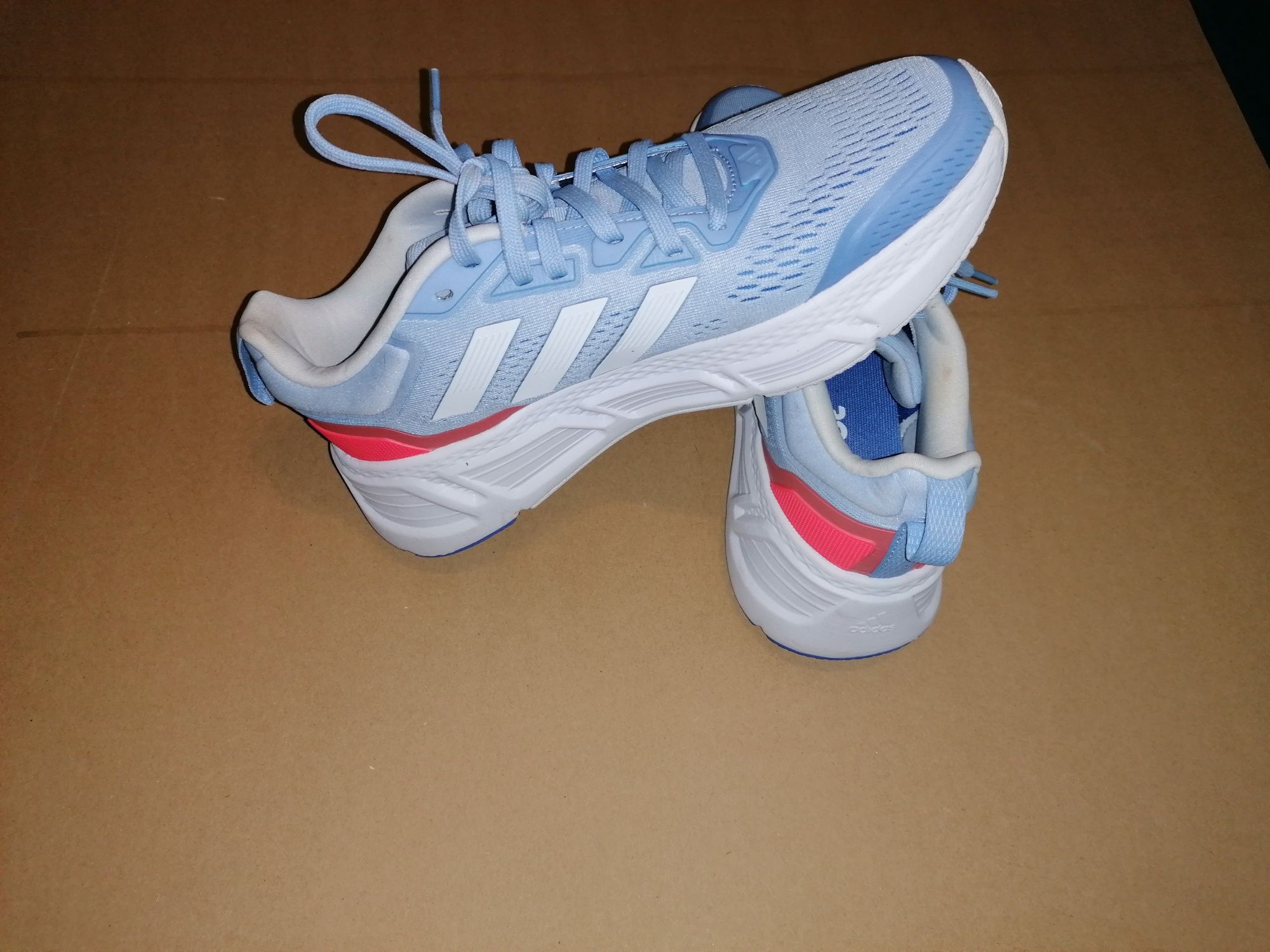 Buty damskie Adidas do biegania Questar HP 2429 Rozmiar 39