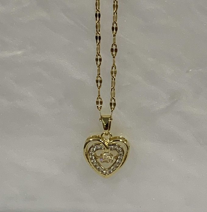 Colar em aço inoxidável com coração brilhante