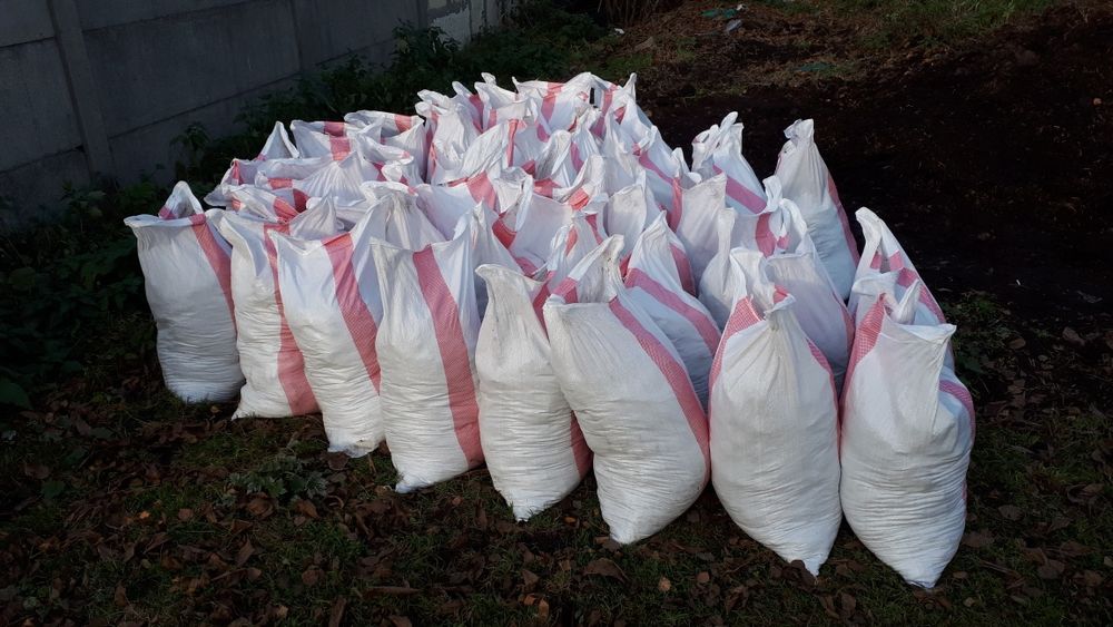 Obornik koński w workach.