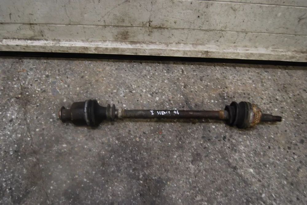 PÓŁOŚ PRAWY PRZÓD PRZEDNIA RENAULT SCENIC I 1.6