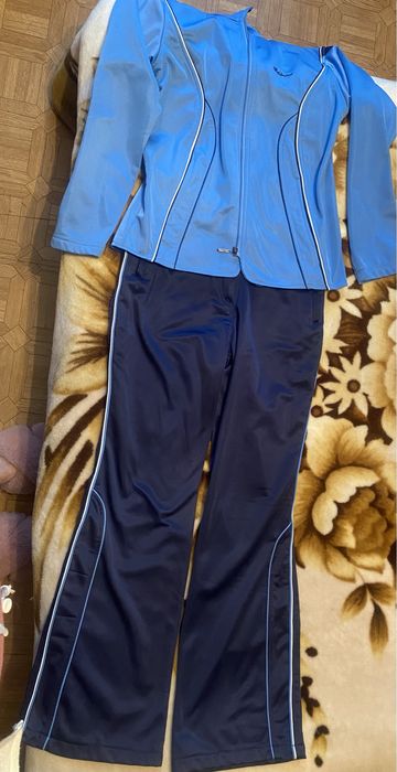 Костюм спортивный