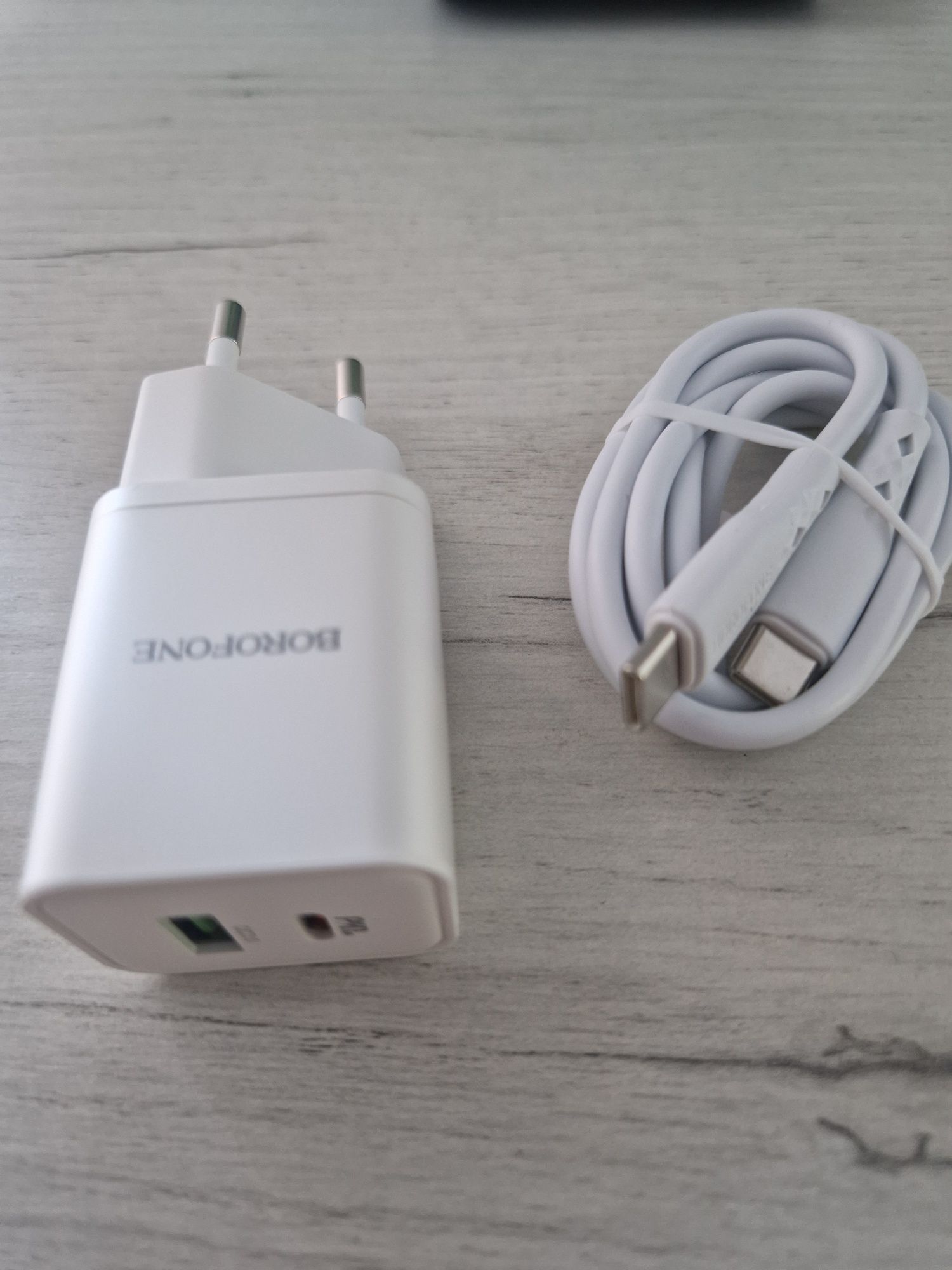 Ładowarka sieciowa BN6 Field - Typ C - QC 3.0 PD 20W  kablem typ C - C