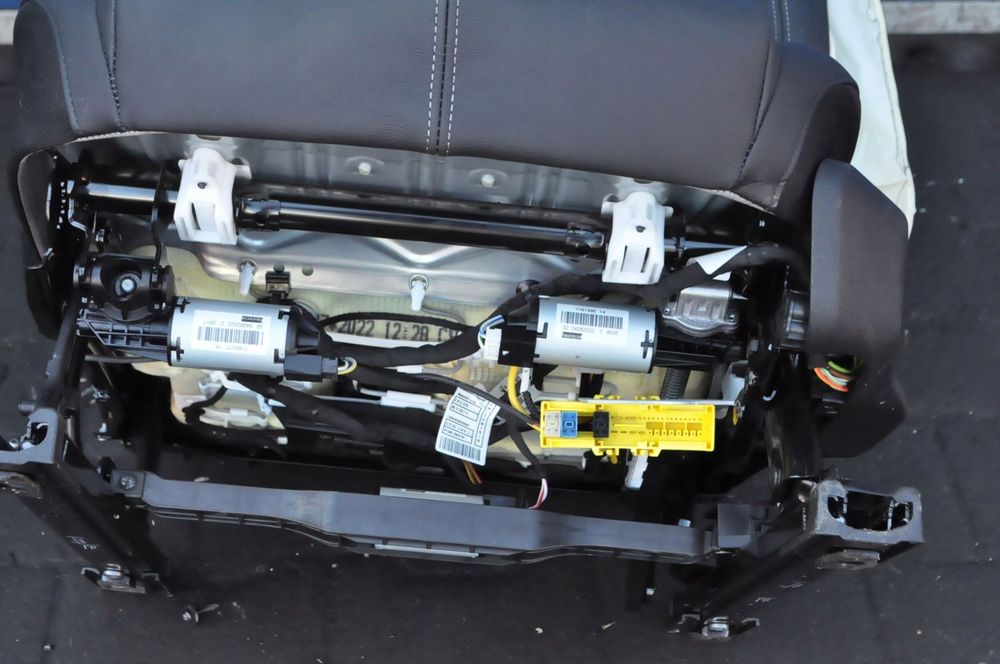 TOYOTA SUPRA MK5 GR PRZEKŁADKA WNĘTRZA FOTELE KANAPA BOCZKI SKÓRA 23R