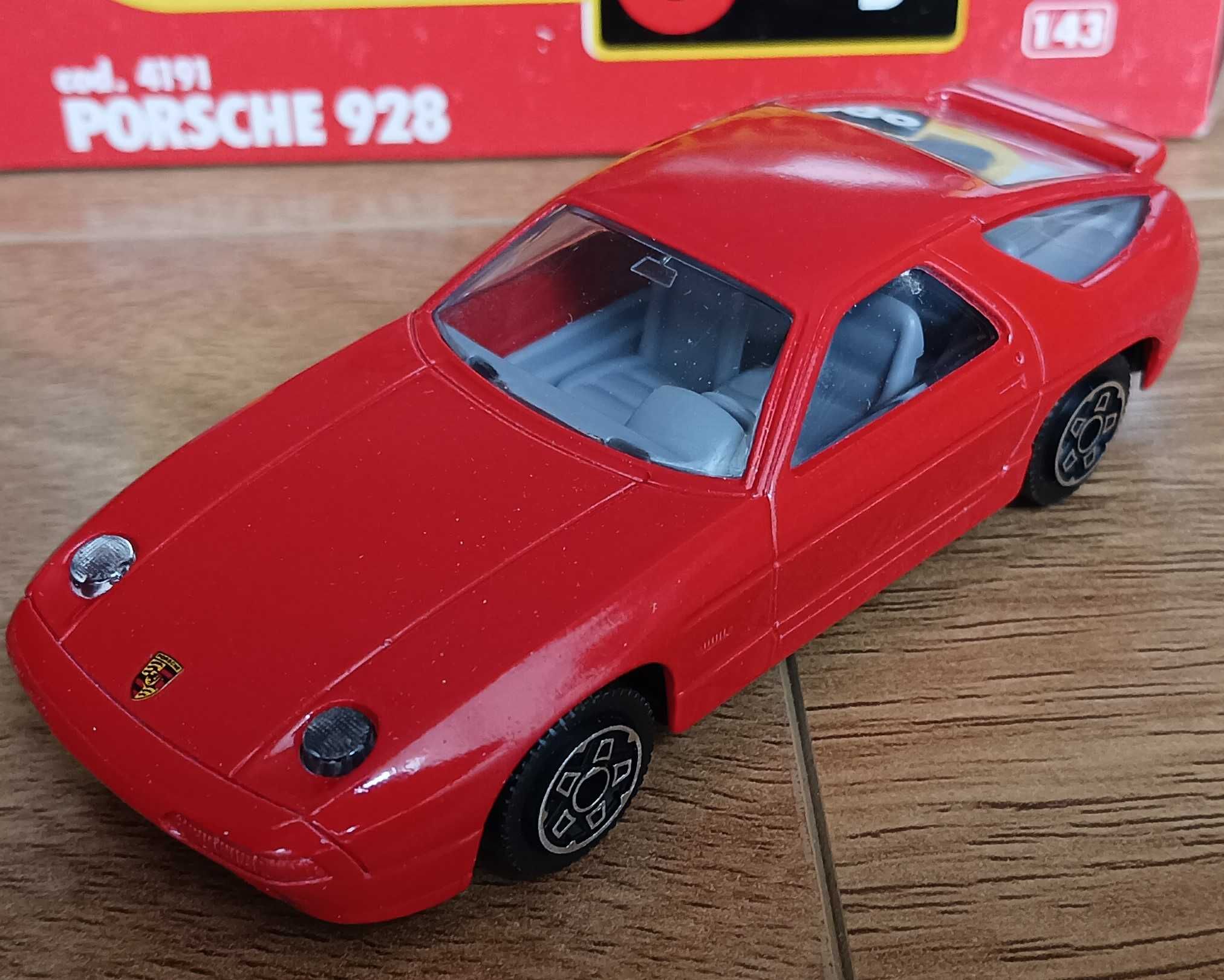 Porsche 928 1/43 Burago