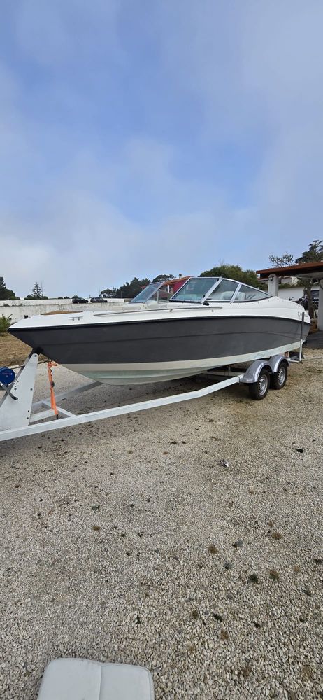 Caravelle 21 - Motor mercruiser 4.3 V6 - 9 lugares