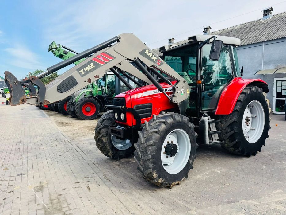 Massey Ferguson 5460  Massey Ferguson 5460 DYNA 4 z ładowaczem czołowym MX T412