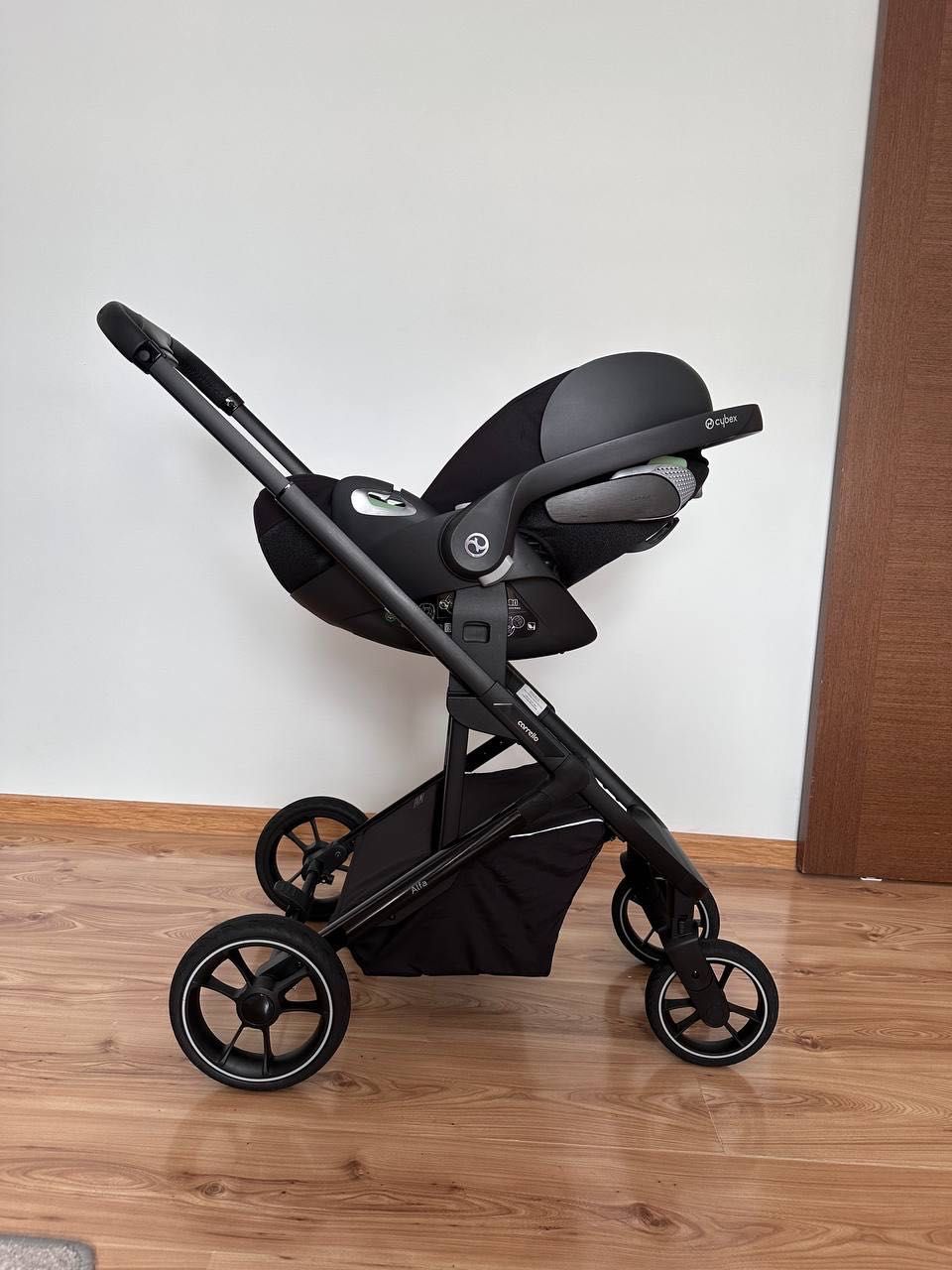 Corrella Alfa 2w1 wraz z fotelikiem samochodowym Cybex Cloud
T i-Size.