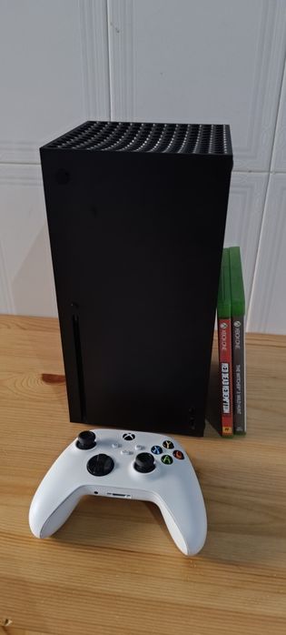 Xbox série X ,comando e 2 jogos