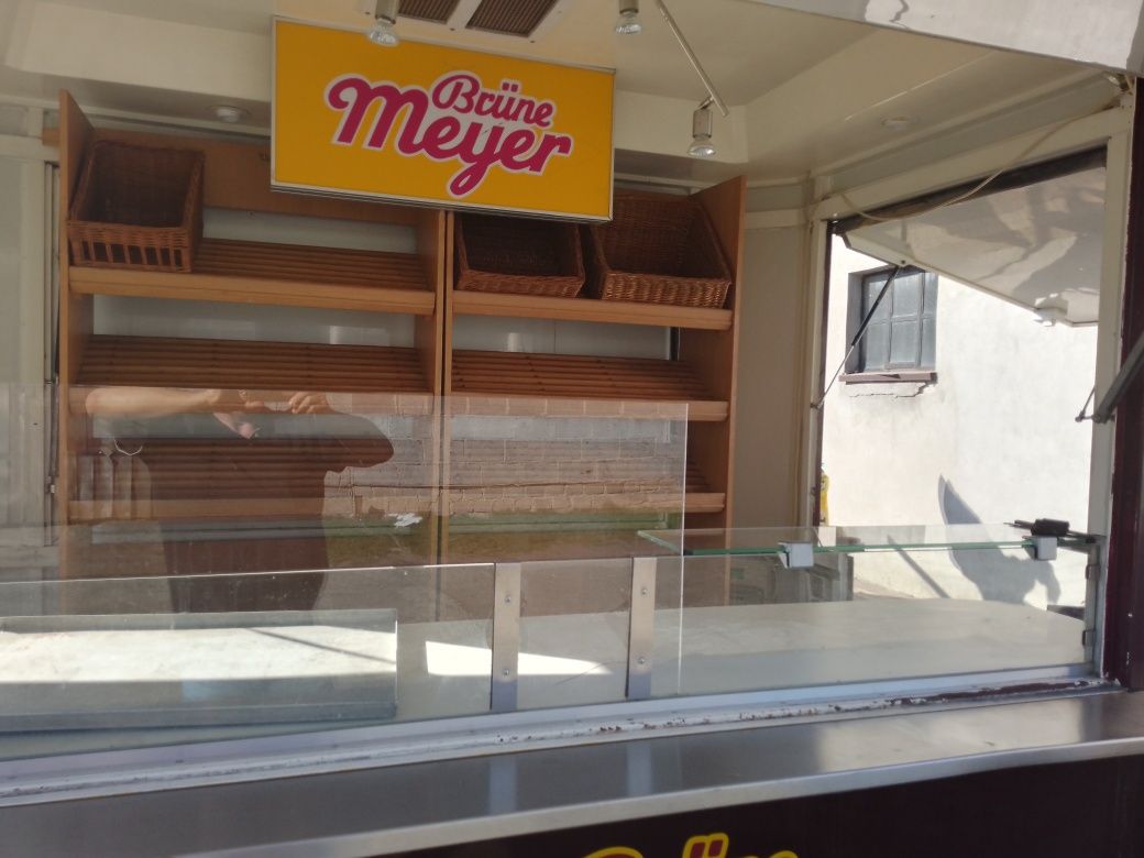 Przyczepa gastronomiczna do sprzedaży pieczywa