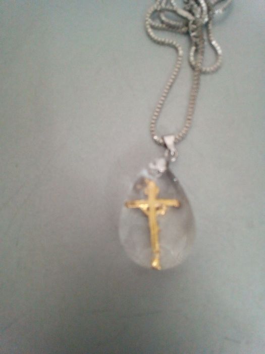Crucifixos e medalhas para fios (pingentes)