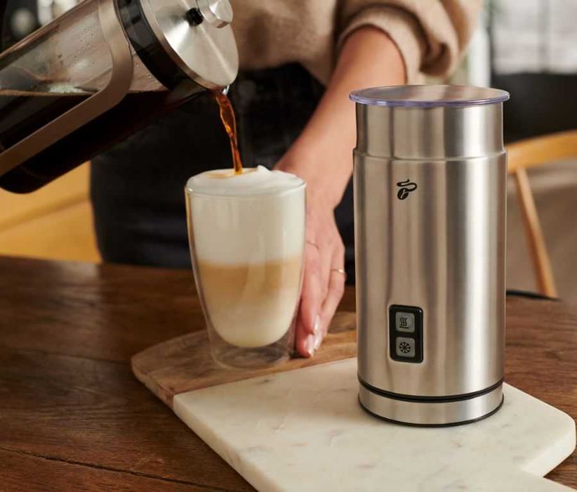 Elektryczny spieniacz do mleka Tchibo, stal nierdzewna