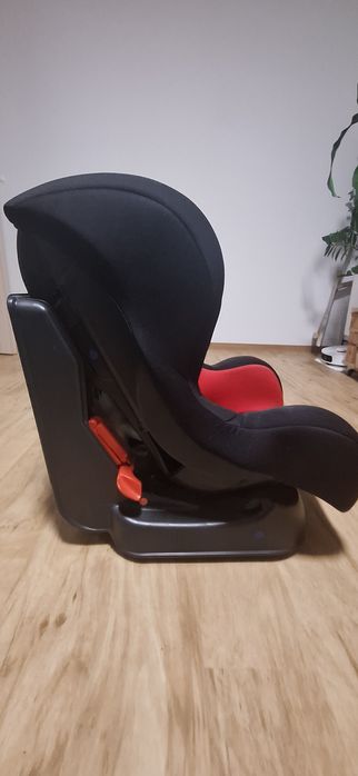 Fotelik samochodowy dla dzieci do 18 kg – bezpieczny, wygodny, zadbany