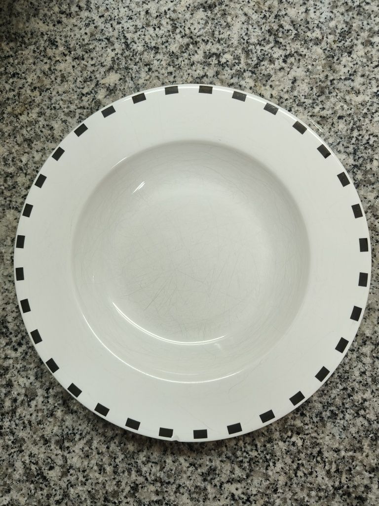 Serviço Mesa Gato Preto