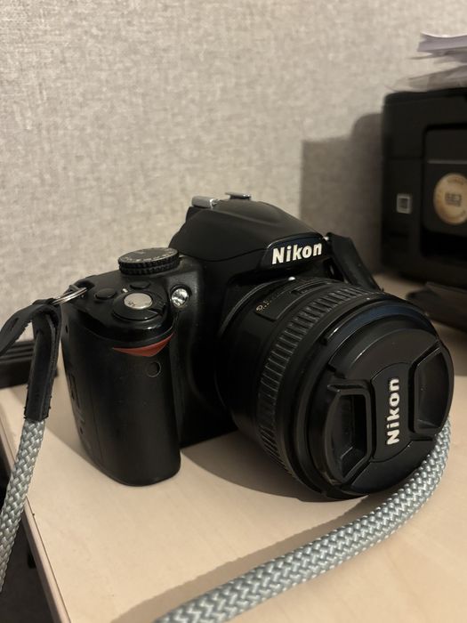 Фотоапарат Nikon d3000 + обʼєктив 50mm