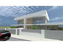 Moradia T3+1 com piscina e anexo em Fernão Ferro