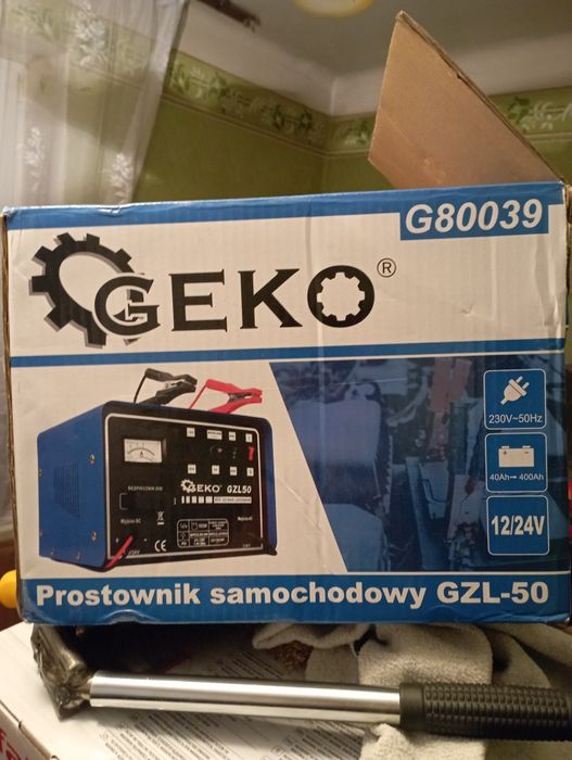 Prostownik samochodowy GEKO