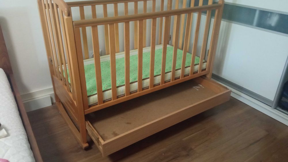 дитяче ліжко колиска з матрацом