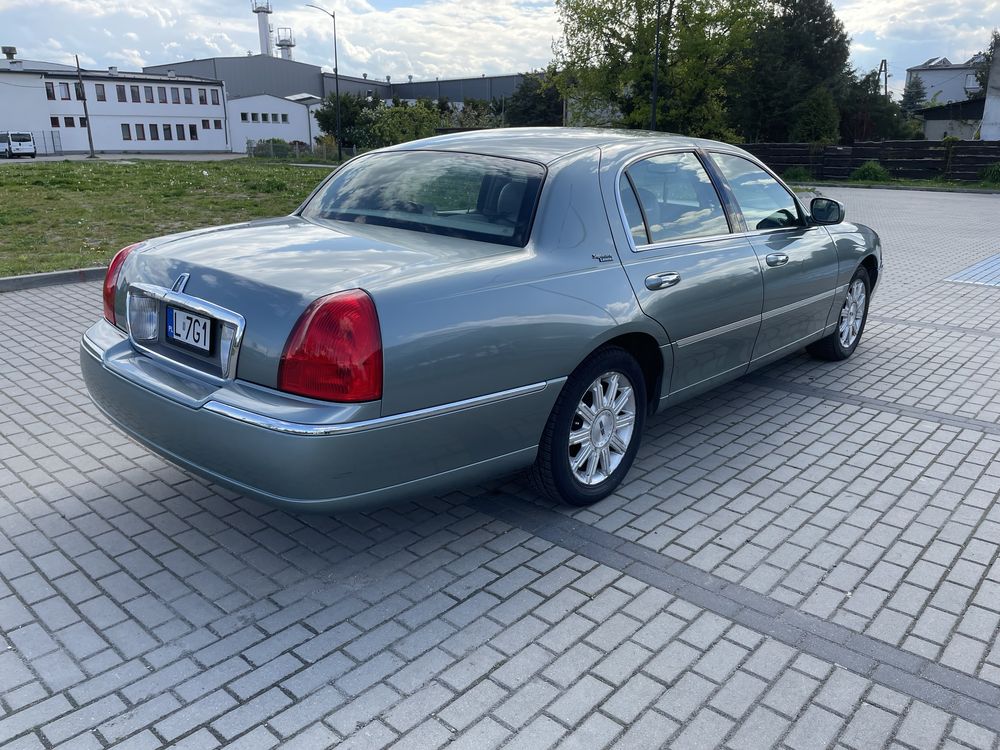 Lincoln Town Car Signature Limited 4.6 B/G