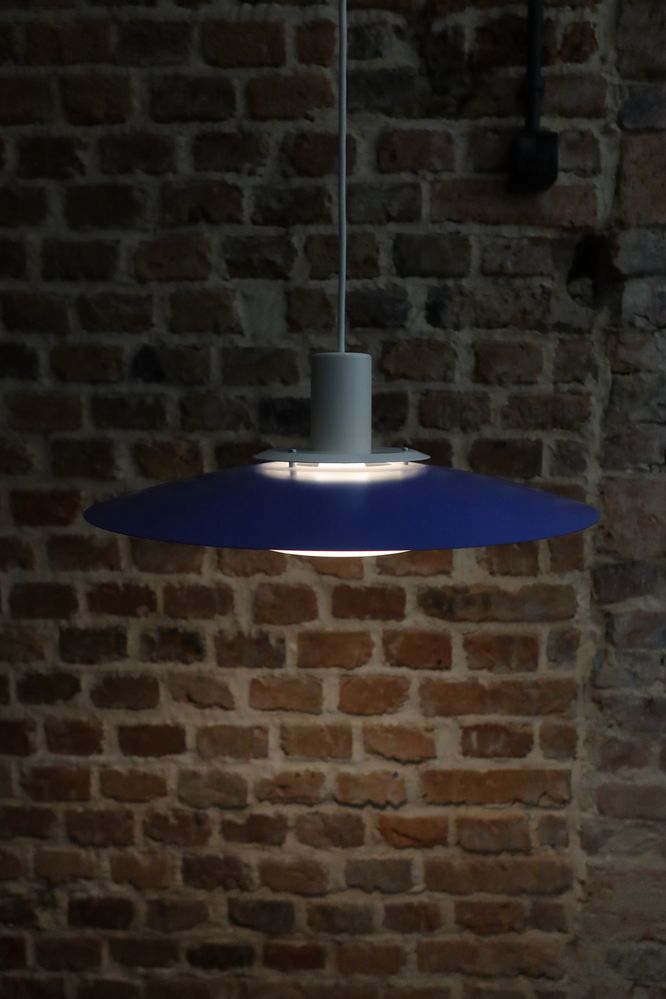 Niebieska Duńska lampa wisząca Design Light Tess space age vintage