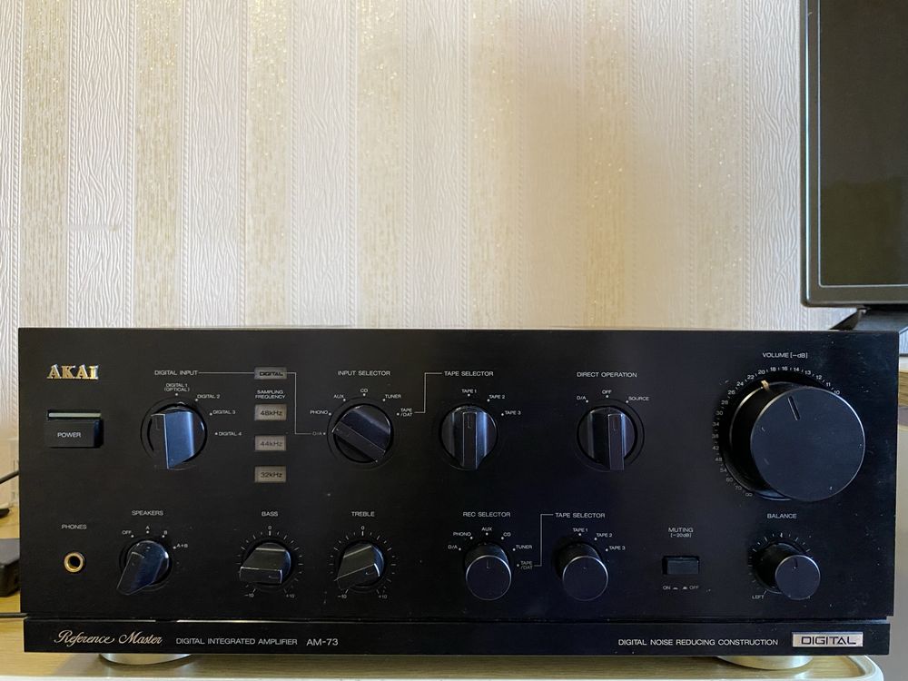 AKAI AM-73 Reference Master