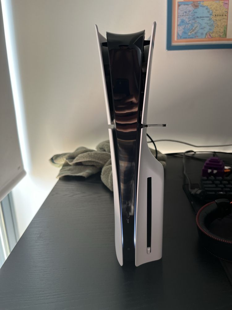 PS5 versão disco + comando e 2 jogos