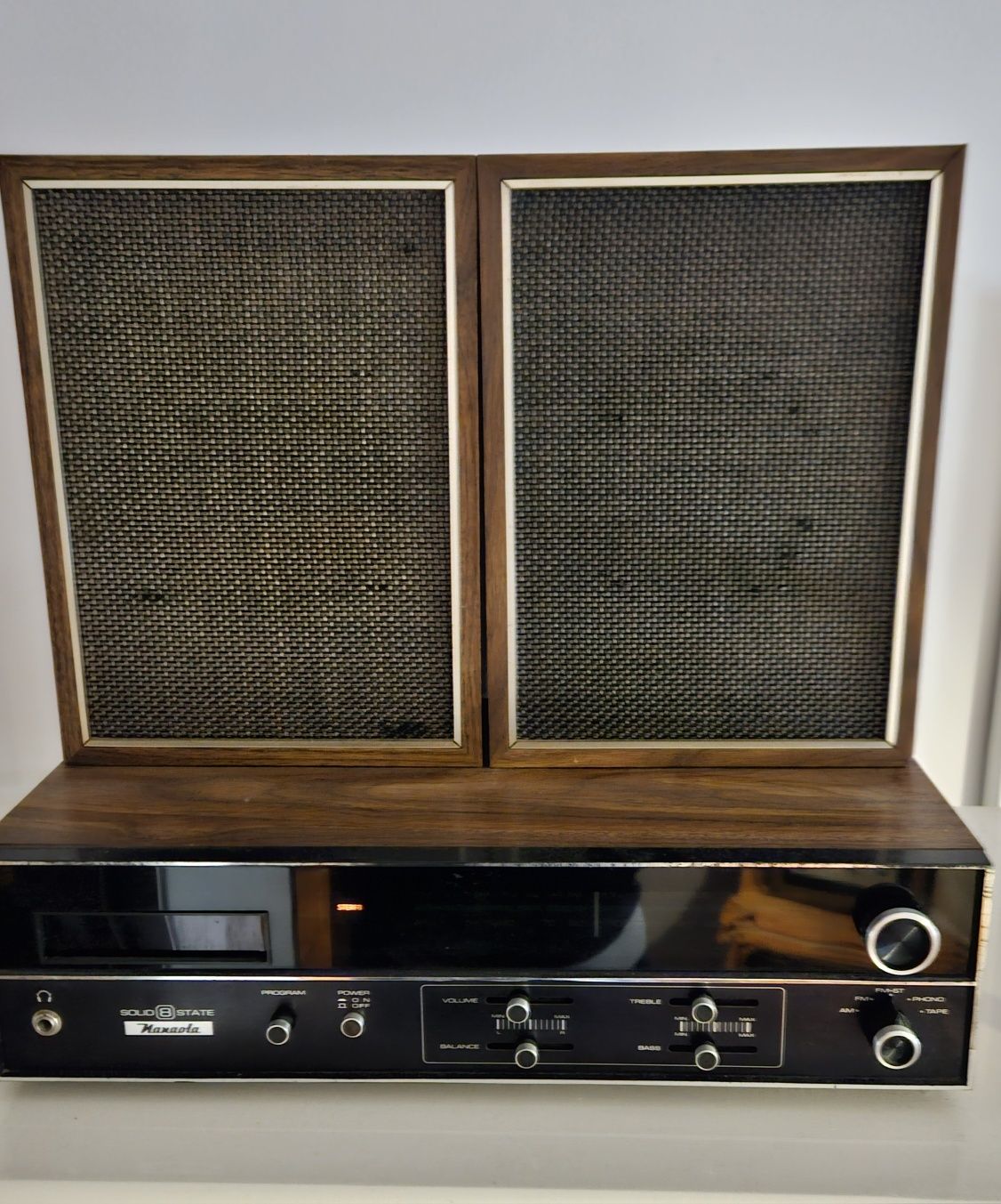 Aparelhagem dos anos 60 com radio e  cartuchos.