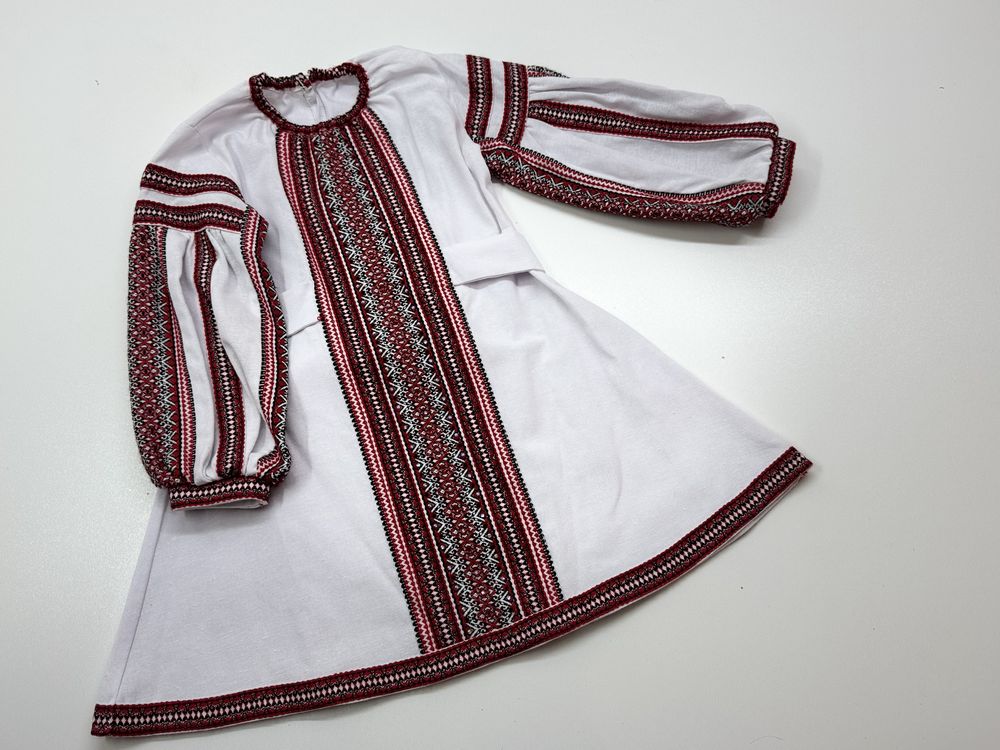 Вишиванка зі льону на розмір 116