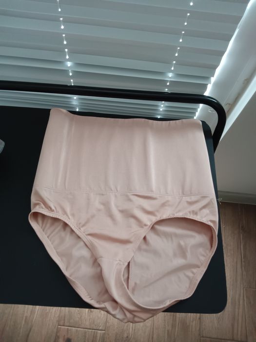Beżowe Majtki wyszczuplające z pasem na brzuchu