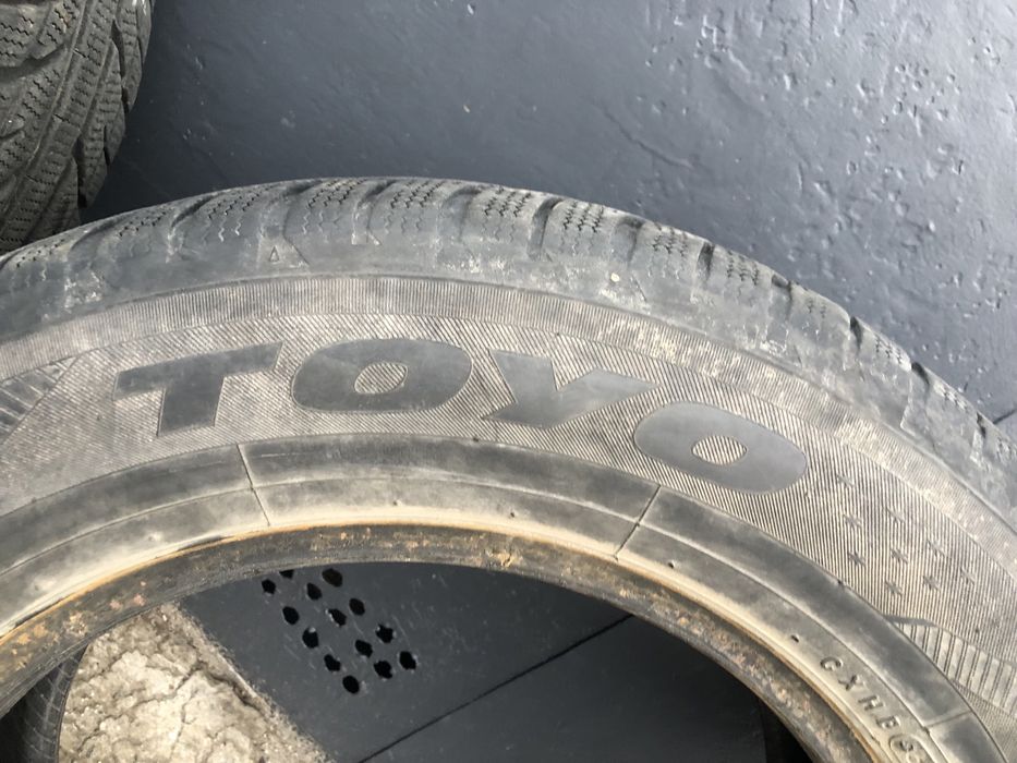 Продам пару зимней резины TOYO Japan 215/65 R16