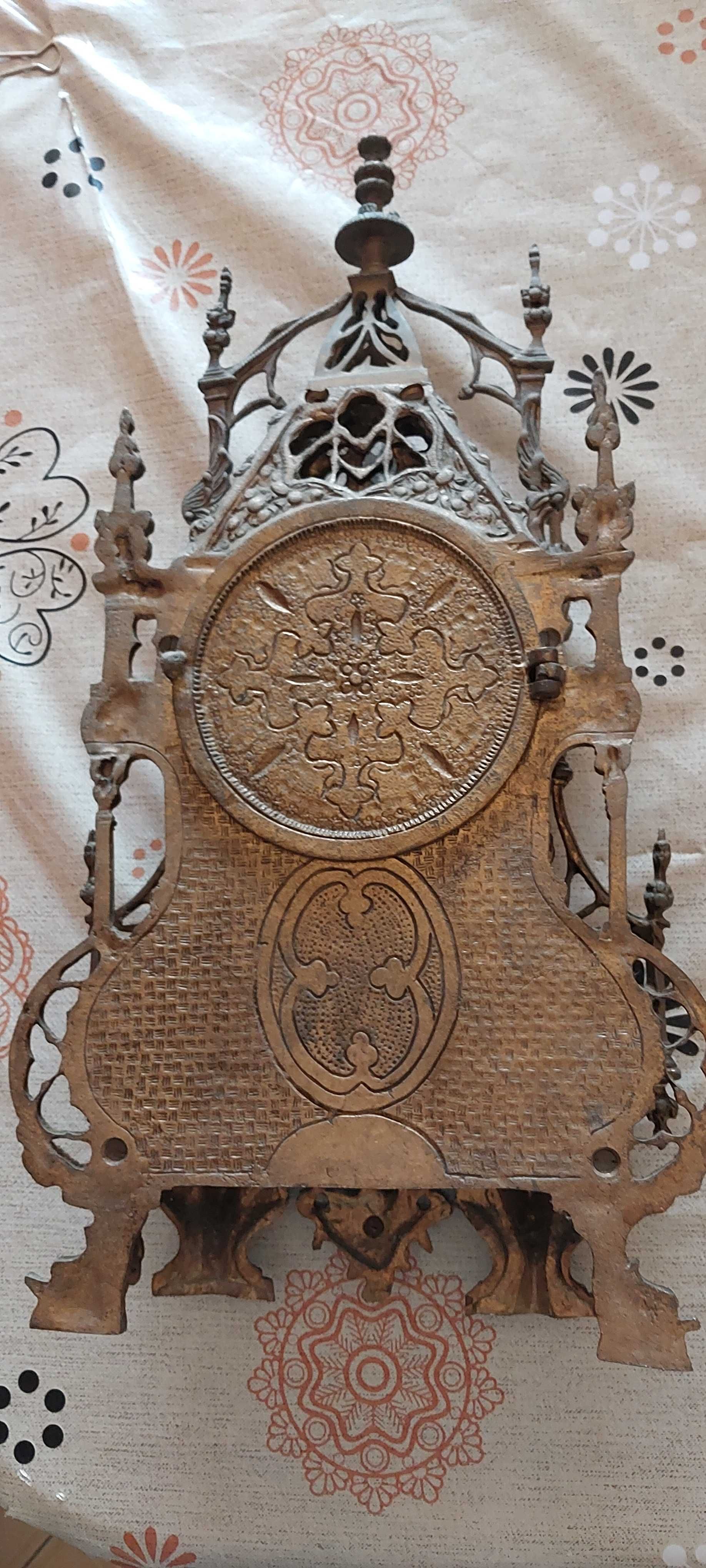 Vendo relógio de mesa em latão muito trabalhado