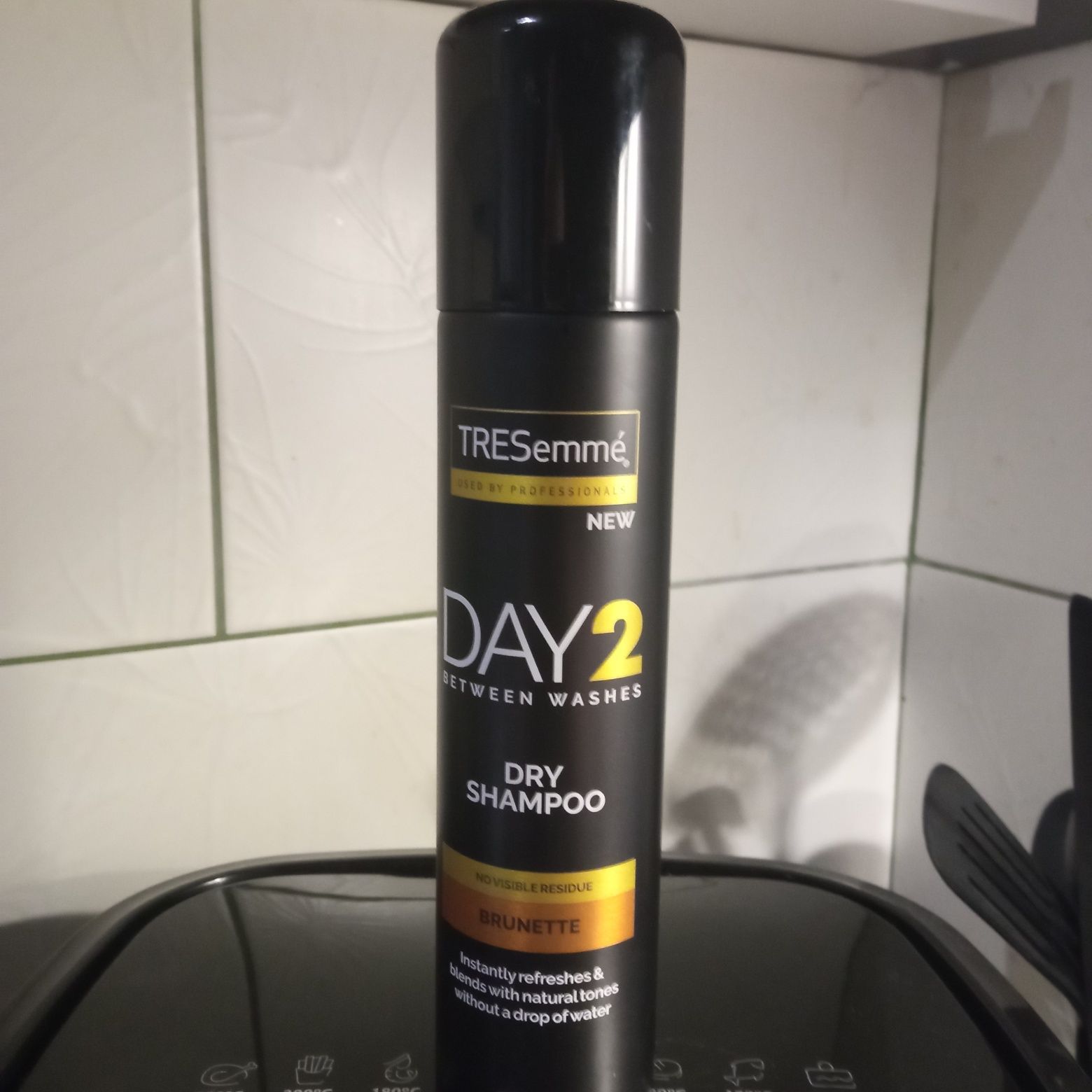 Suchy szampon dla brunetek Tresemme 250 ml.