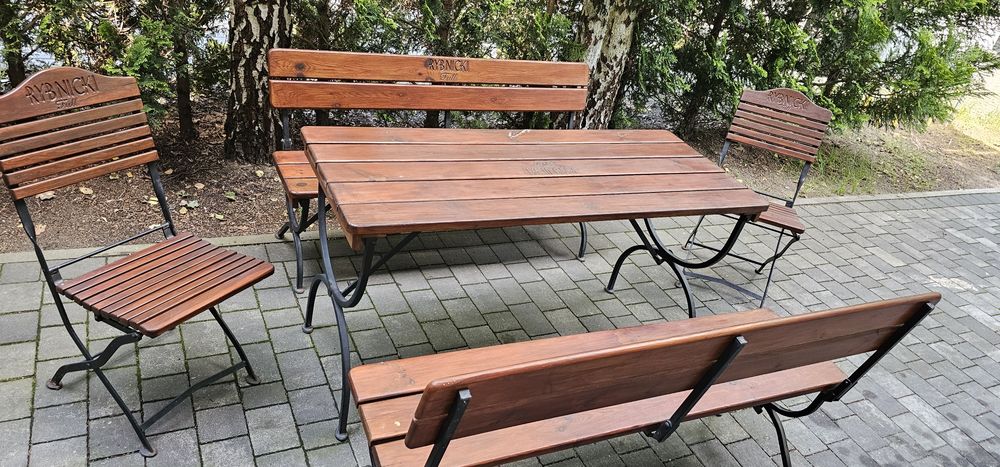 Drewniany zestaw mebli ogrodowych