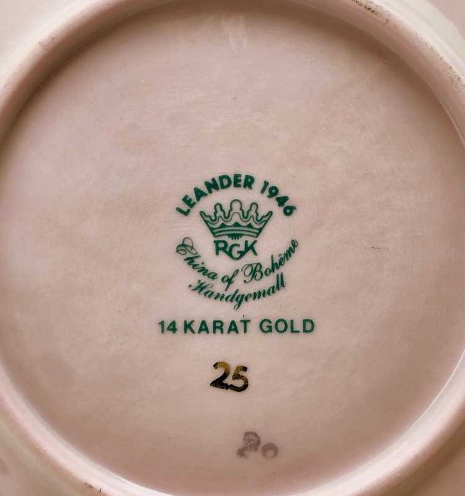 Filiżanka do mokki ze scenką rodzajową różowa porcelana