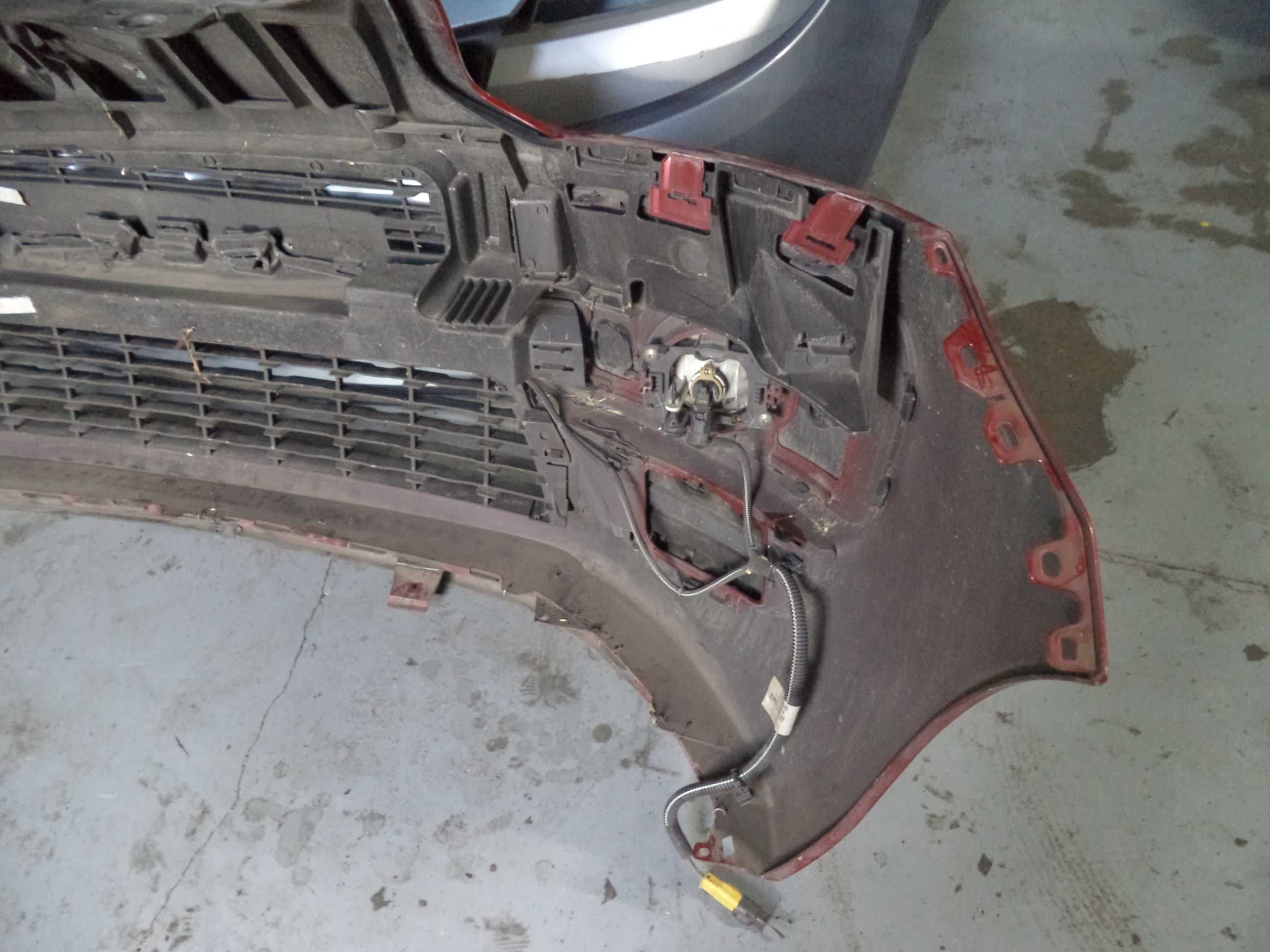Бампер Citroen C3 Picasso з 09-12 р.в.  9681805980